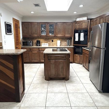 Stunning 4 Acre Retreat With Hot Tub, Sauna And Pool Tomball Extérieur photo