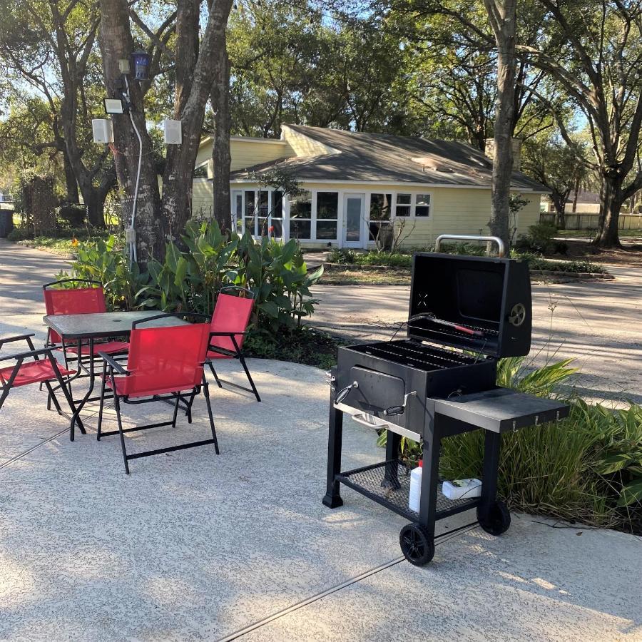 Stunning 4 Acre Retreat With Hot Tub, Sauna And Pool Tomball Extérieur photo