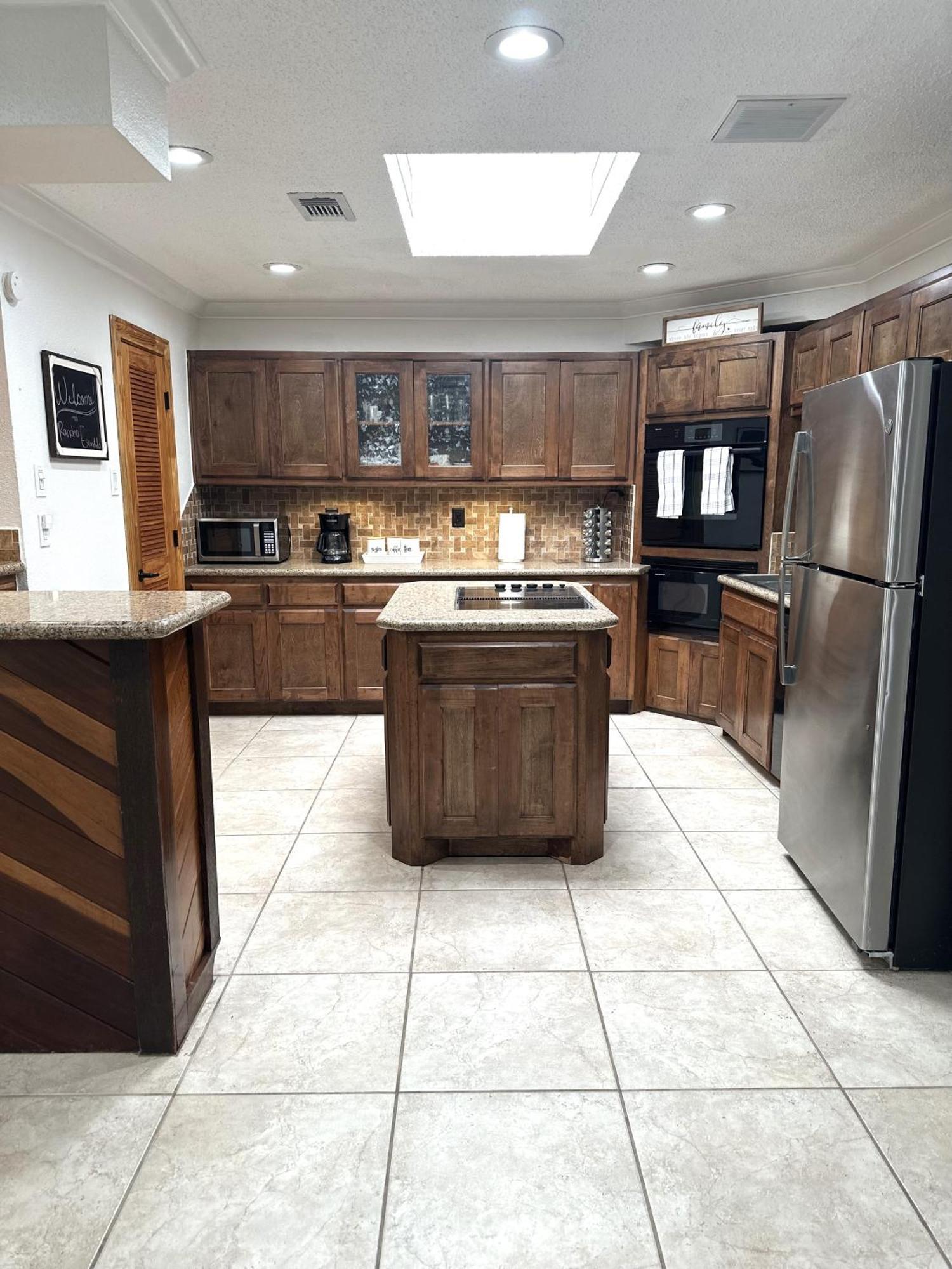 Stunning 4 Acre Retreat With Hot Tub, Sauna And Pool Tomball Extérieur photo