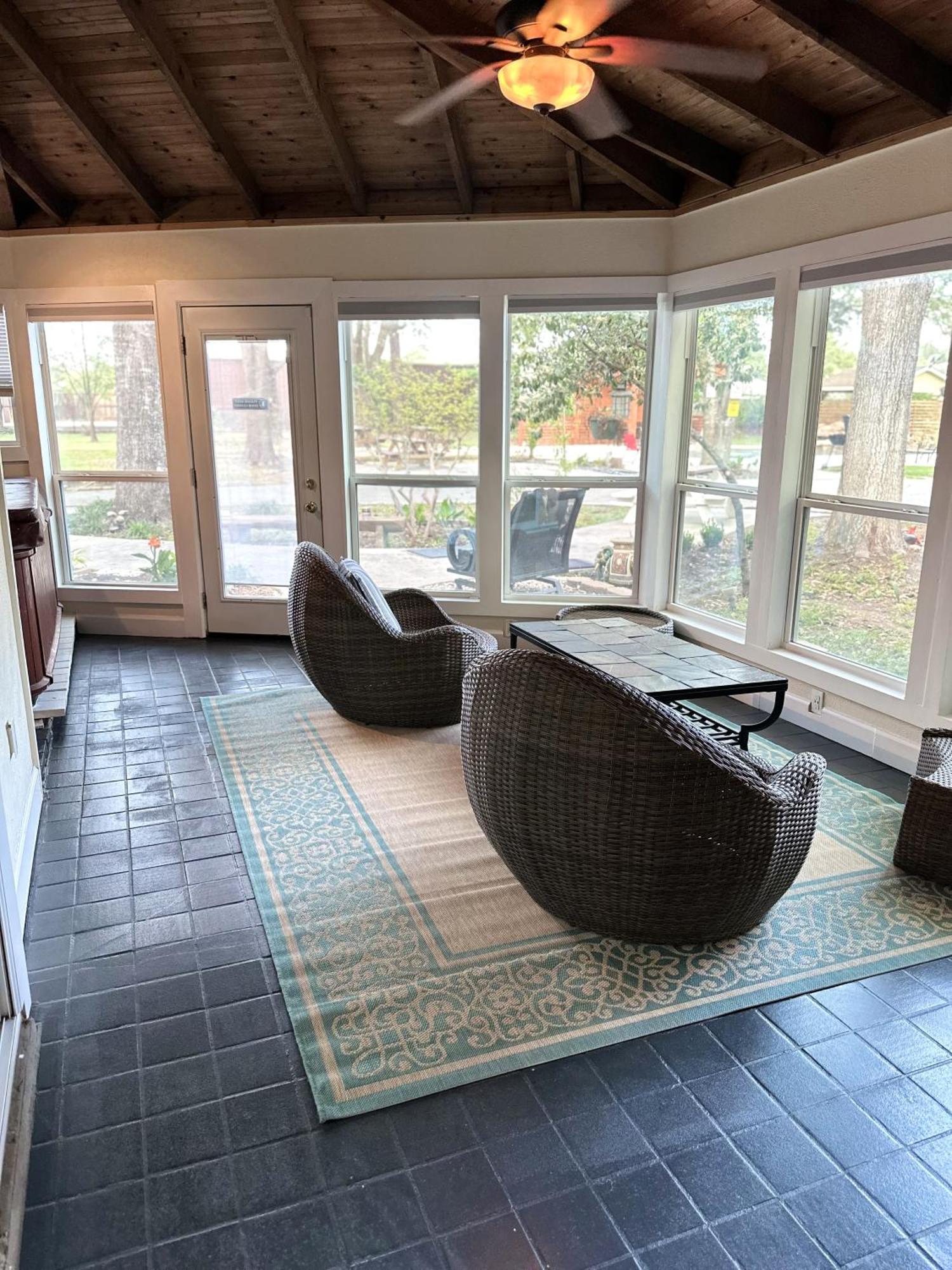 Stunning 4 Acre Retreat With Hot Tub, Sauna And Pool Tomball Extérieur photo