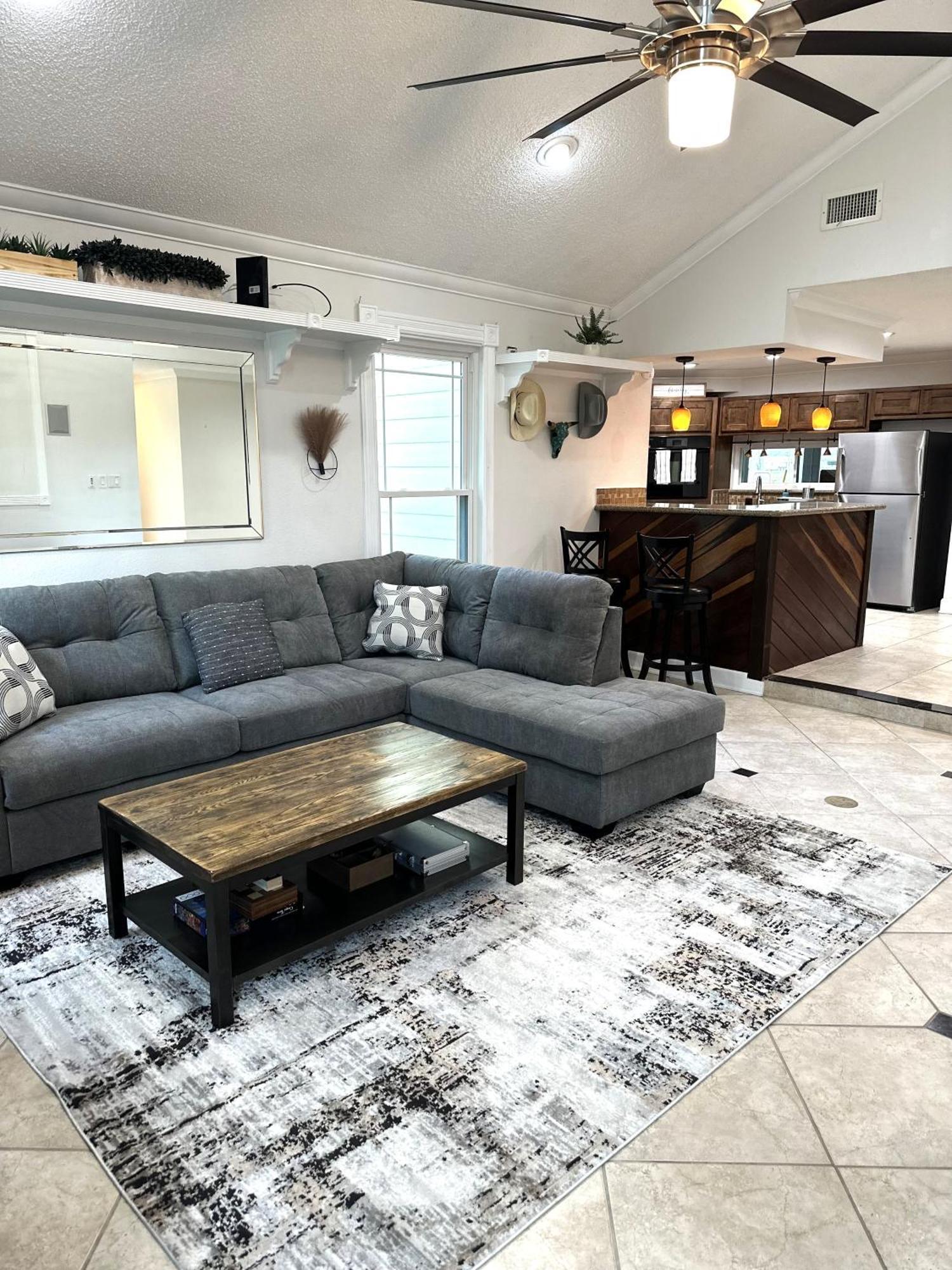 Stunning 4 Acre Retreat With Hot Tub, Sauna And Pool Tomball Extérieur photo